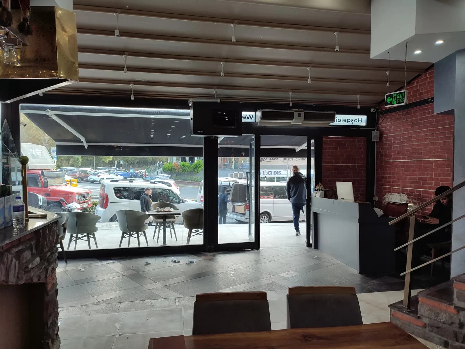 Kafe / Restoran / Teras — gerçek montaj
