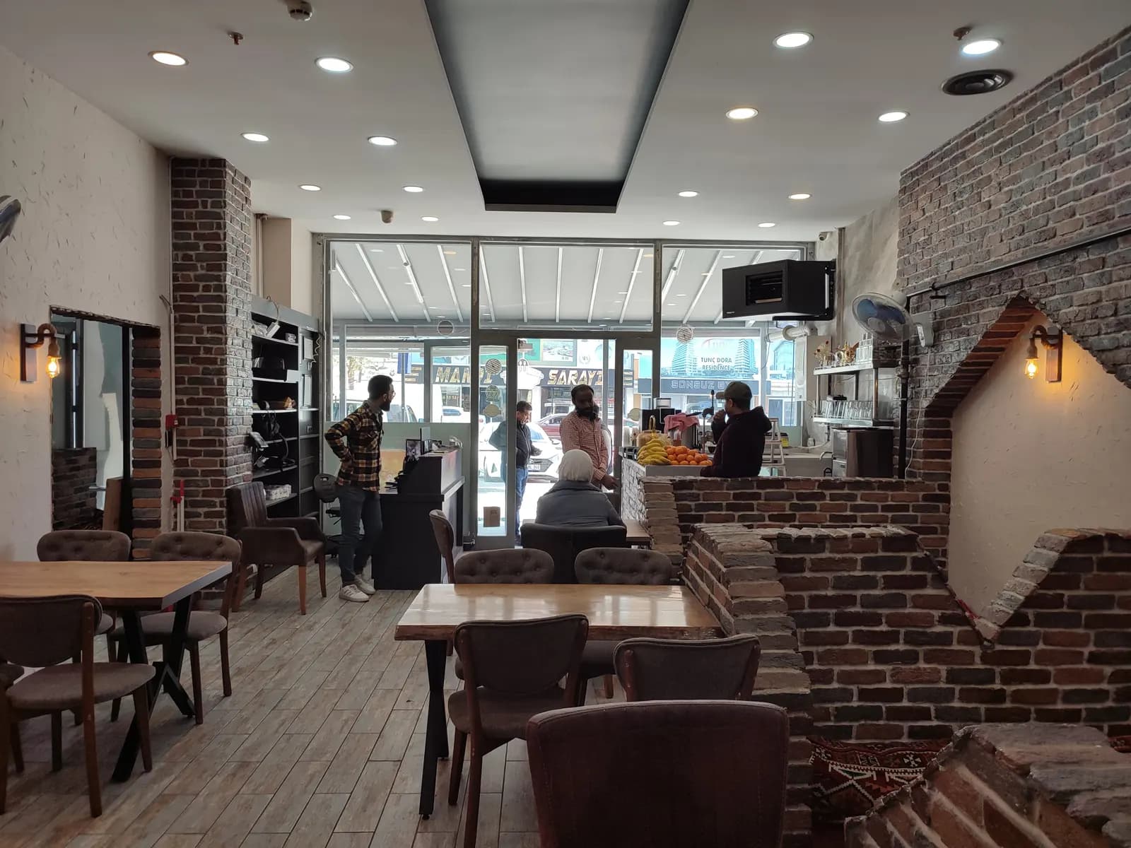 Kafe / Restoran / Teras — gerçek montaj