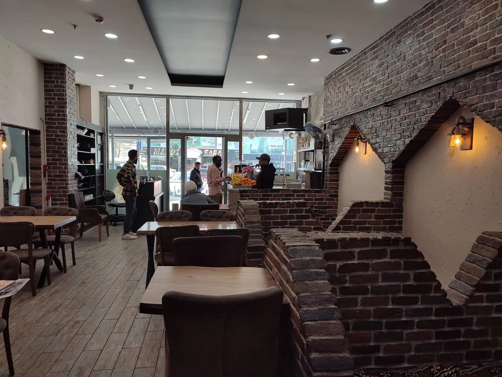 Kafe / Restoran / Teras — gerçek montaj