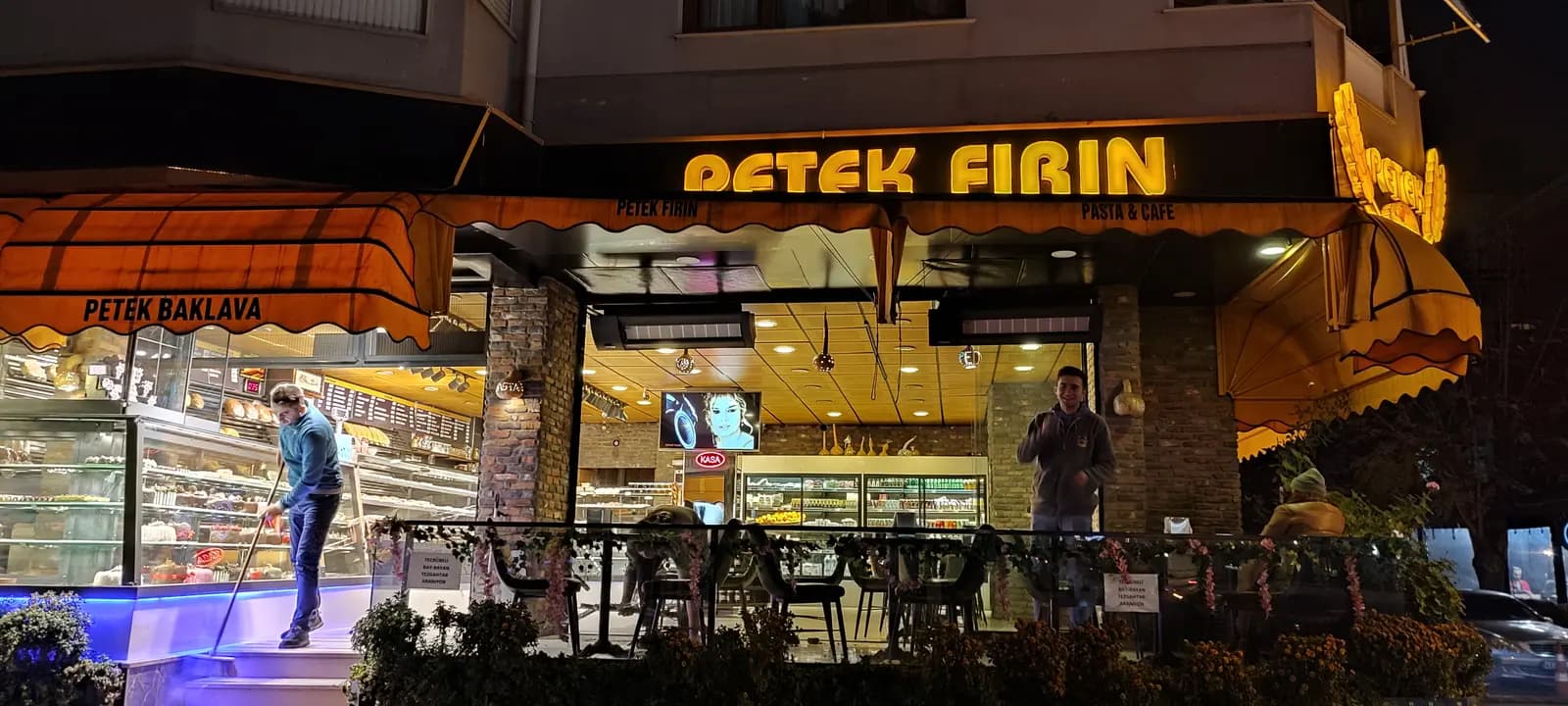 Kafe / Restoran / Teras — gerçek montaj