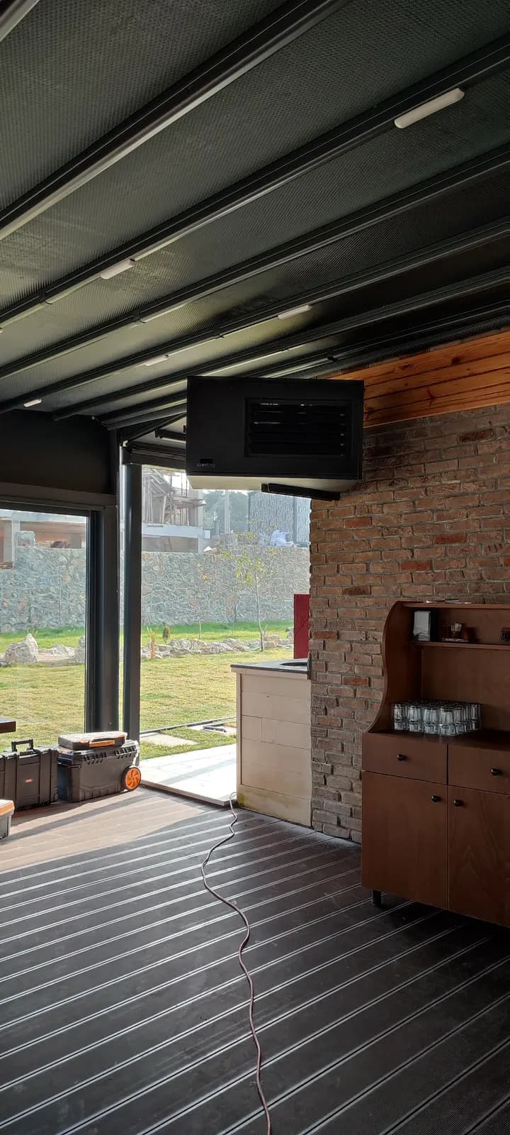 Kafe / Restoran / Teras — gerçek montaj